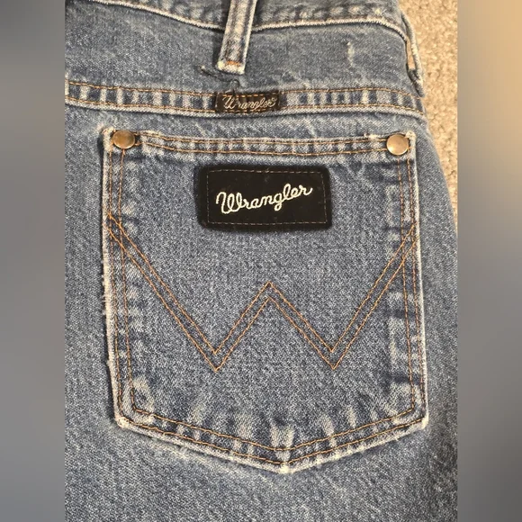 Wrangler Distressed Cuffed Cut Off Jean Shorts Western Cowgirl Barn Farmhouse - Picture 3 of 12